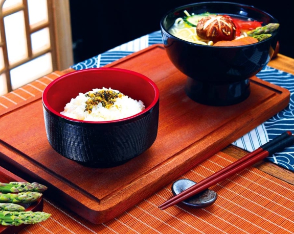 Bát súp miso kèm nắp cùng với khay chống trượt kiểu Nhật thành một set hoàn chỉnh