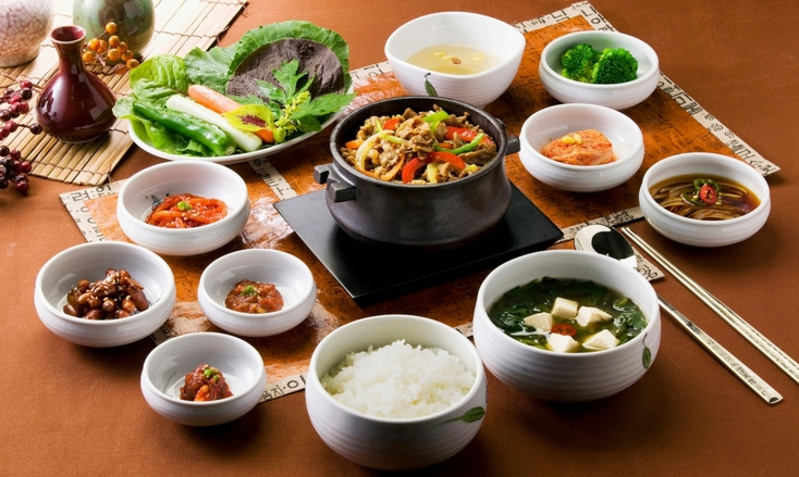 Bát đĩa sứ giá rẻ cập nhật trên bàn ăn của người Hàn theo thuyết ngũ hành