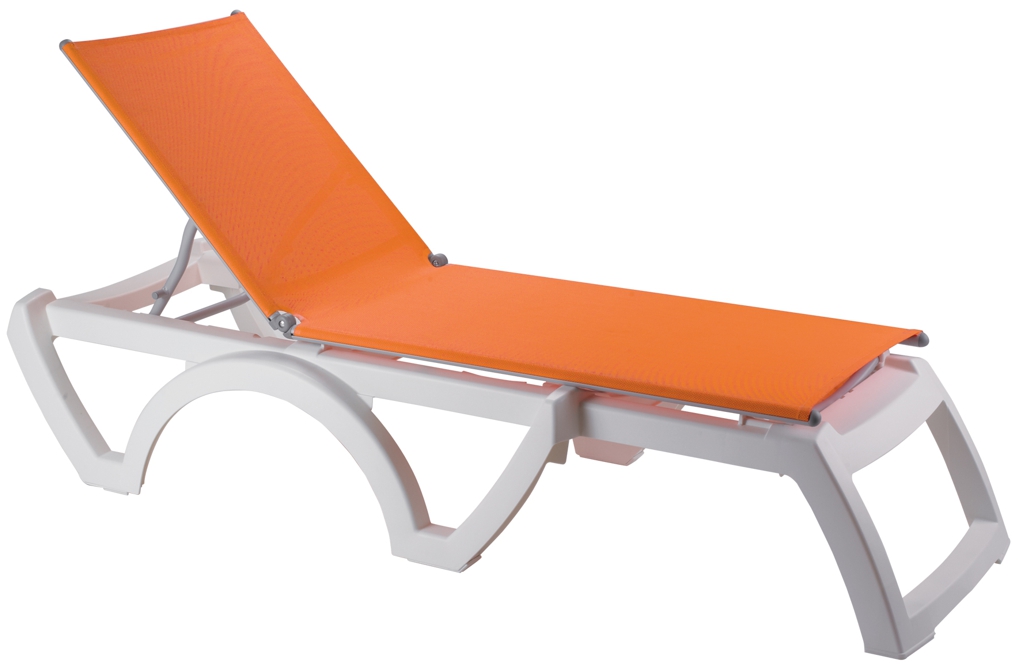 Ghế hồ bơi mặt màu cam nổi bật và là sự lựa chọn của các KOL, các chương trình giải trí 