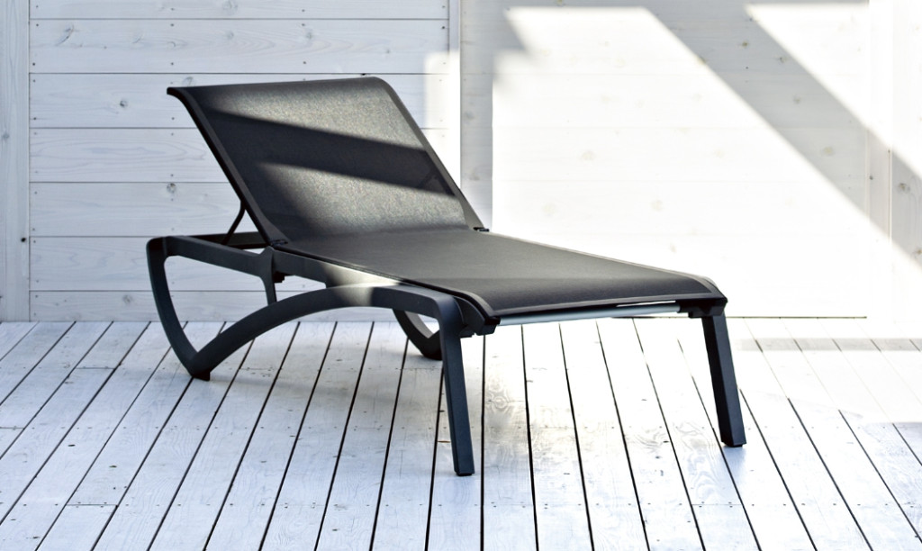 Ghế hồ bơi, ghế tắm nắng, ghế bãi biển Sunset nhựa chuyên dụng màu đen huyền bí ánh kim loại